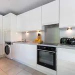 아파트 1-br Garden With Pool Peaceful Private Parking